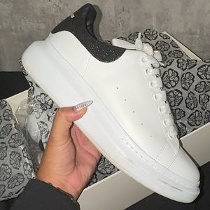 ALEXANDER MCQUEEN
White & Black Glittered
Oversized Sneakers